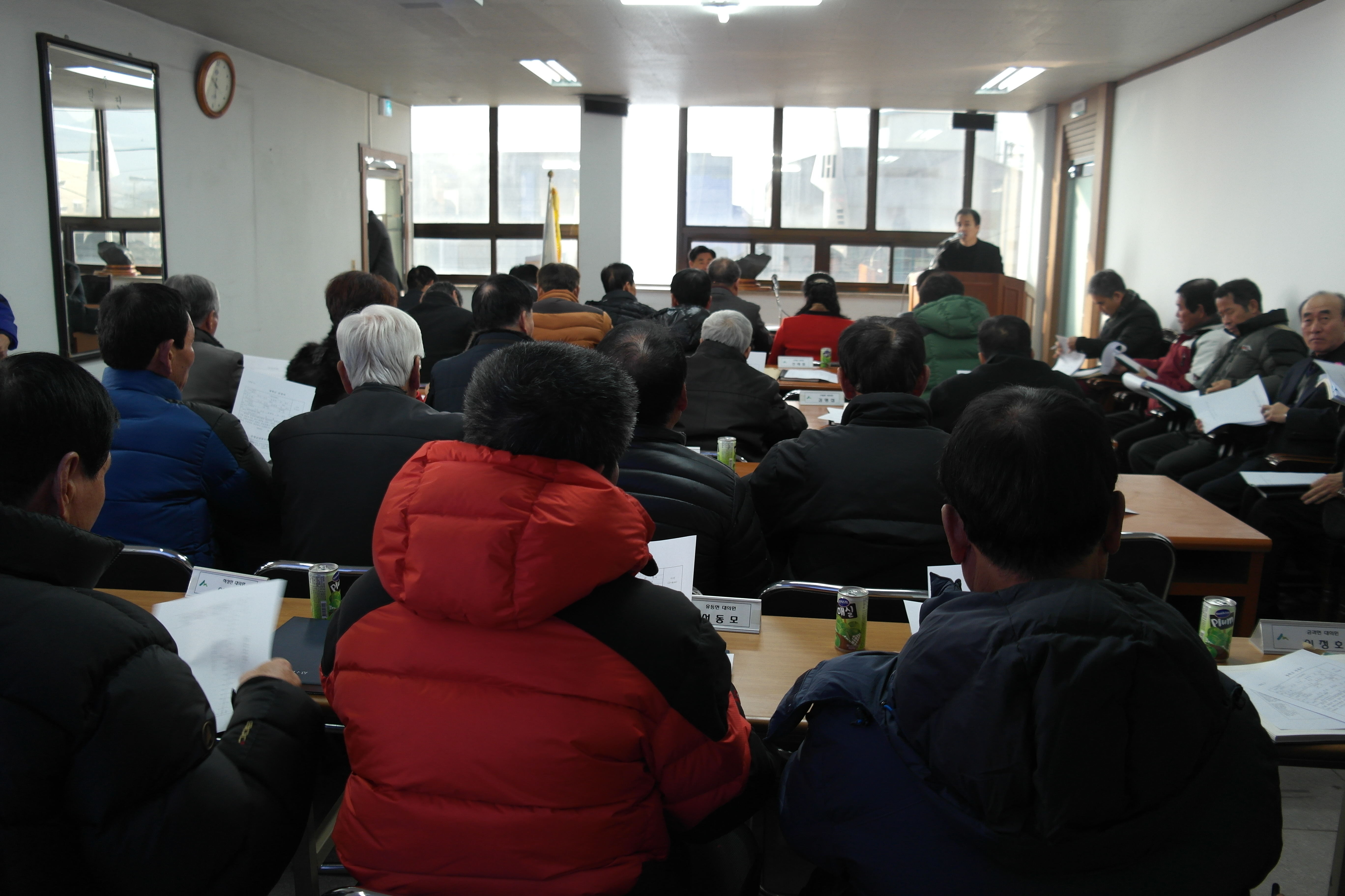 2014년 12월 24일 순창군산림조합 대의원회의에서 강태횡 지도홍보계장이 선거법을 안내하는 중